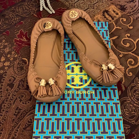 Tory Burch logo leather flats